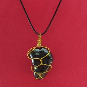 COLGANTE SHUNGITA DORADO